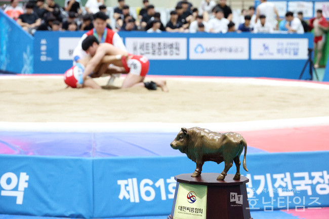 장흥군, 제61회 대통령기 전국장사씨름대회 성황.