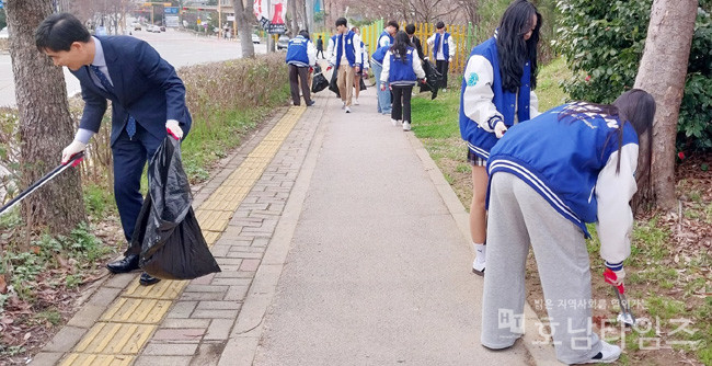 수완고등학교, 학생회 주도의 ‘학교 주변 환경 정화 활동’ 실시했다.
